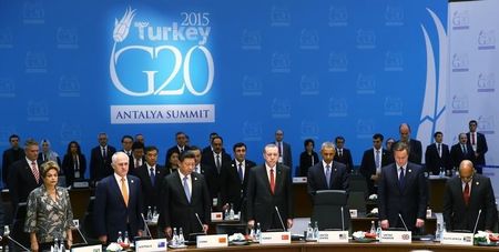 　１１月１５日、安倍晋三首相は、トルコのアンタルヤで開催された２０カ国・地域（Ｇ２０）首脳会合（写真）で、日中関係が全般に穏やかな改善がみられると述べた。（２０１５年　ロイター/Kayhan Ozer/Pool）
