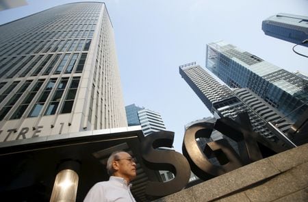 　１１月２０日　シンガポール金融管理局（中央銀行、MAS）は１９日、企業がシンガポール証券取引所（ＳＧＸ）と米ナスダック市場で容易に二重上場をできるようにすると発表した。写真は２０１６年３月、シンガポールの中心業務地区で撮影（２０２５年　ロイター／Edgar Su）