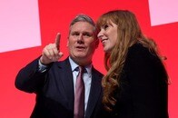 難民・経済・医療の「三重苦」で内閣改造...英スターマー首相、支持率低迷のなかでの末期症状