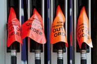 石油危機の再来？　石油などの燃料のパニック買いが各地で発生