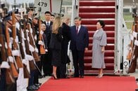 トランプ、習近平到着に際し異例の出迎え…貿易休戦1月まで延長も、多くの分野での進展の期待値は低め