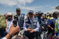 ＷＨＯ事務局長、エボラ感染深刻なコンゴ東部訪問　治療と安全な埋葬呼びかけ