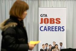 カナダ、8月雇用4.2万人減　失業率横ばいの6.4％