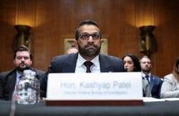 ＦＢＩ長官、名誉毀損で米誌アトランティック提訴　飲酒巡る報道で