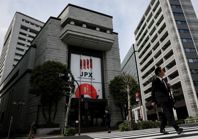 東京証券取引で4月6日撮影。 REUTERS/Issei Kato