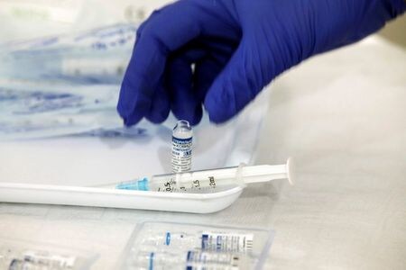 韓国のヒュオンス・グローバルは１６日、ロシアで開発された新型コロナウイルスワクチン「スプートニクＶ」を月１億回分生産するコンソーシアムを始動すると発表した。資料写真、５日撮影（２０２１年　ロイター／Ognen Teofilovski）