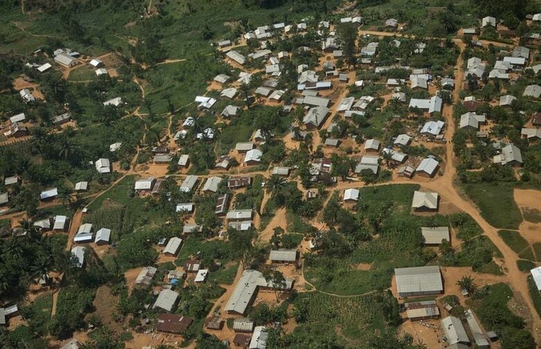 写真は９日、コンゴ民主共和国イトゥリ州ジュグ地域モンブワル郊外。REUTERS/Gradel Muyisa Mumbere