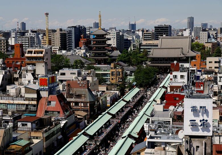 写真は浅草の浅草寺付近。2024年4月、東京で撮影。REUTERS/Kim Kyung-Hoon