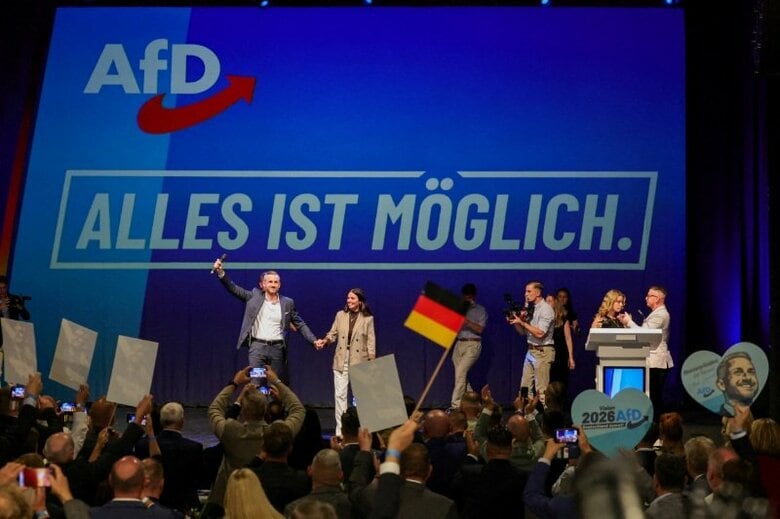 ドイツ‌のための選択肢（ＡｆＤ）の選挙集会で登壇するウルリヒ・ジークムント氏。2026年9月6日、ドイツ・マクデブルクで撮影。REUTERS/Fabrizio Bensch