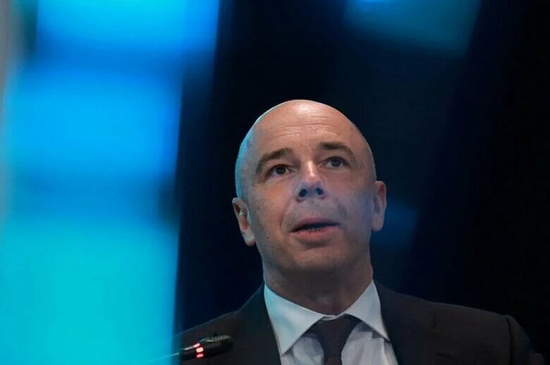 サンクトペテルブルク国際経済フォーラムで会合に出席するロシアのシルアノフ財務相。２０２５年６月、ロシアのサンクトペテルブルクで撮影　REUTERS/Anton Vaganov