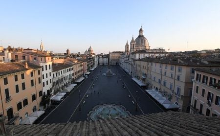 　４月５日、イタリア当局は、新型コロナウイルス感染症による死者が５２５人増え、１万５８８７人に達したと発表した。写真はローマのナボーナ広場。４日撮影（２０２０年　ロイター/Alberto Lingria）