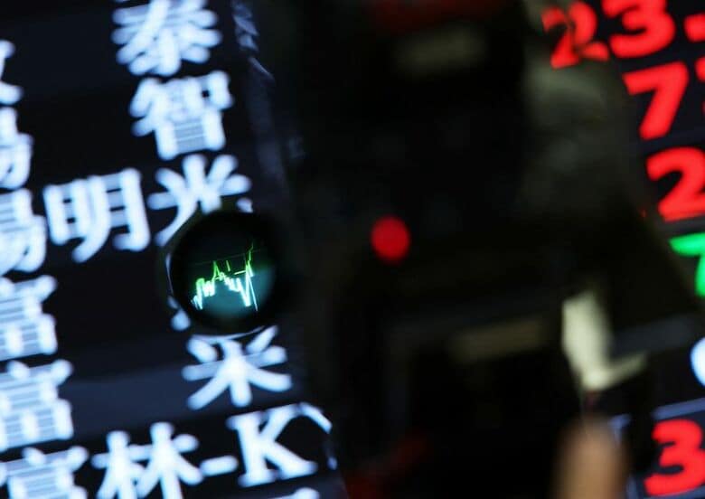 台北にある台湾証券取引所で2026年4月撮影。  REUTERS/Edgar Su