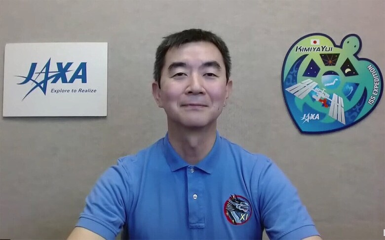 米ヒューストンから日本向けに帰国記者会見を行った油井さん（2月5日）　JAXA｜宇宙航空研究開発機構-YouTube