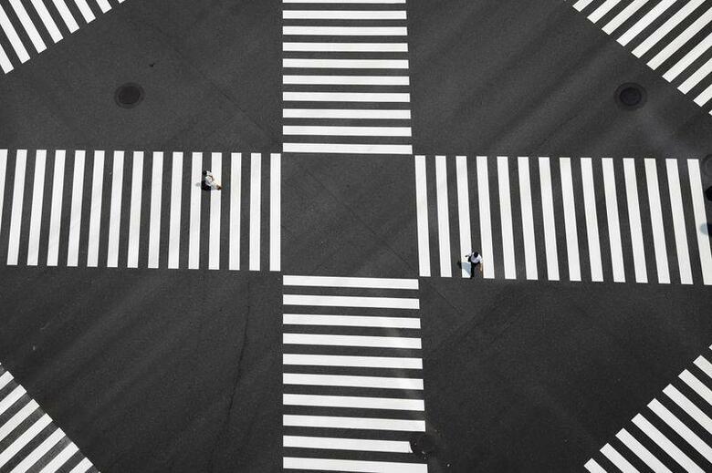 8月ロイター企業調査によると、テレワークの定着に伴いオフィス稼働率が低下した企業は9割超を占め、3社に1社は3割以上の低下と回答した。都内で17日撮影(2020年　ロイター/Kim Kyung-Hoon)