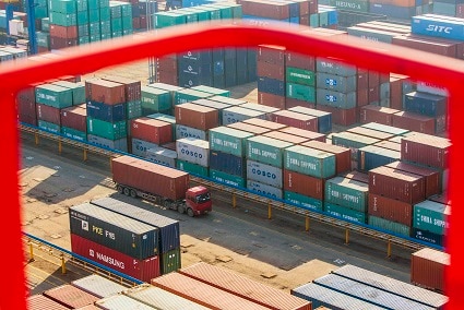 中国経済の実態は果たして（江蘇省の港湾地帯）　China Daily-REUTERS