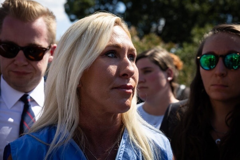 「裏切り者」になったグリーン下院議員（写真は、エプスタイン文書の開示を求めた記者会見の時のもの）（9月3日、ワシントン）　Allison Bailey via Reuters Connect