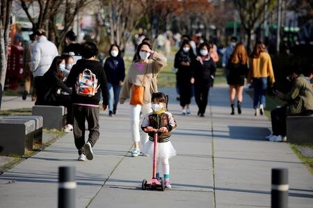 　４月３０日、韓国疾病予防管理局（ＫＣＤＣ）は、国内で新たに新型コロナウイルスに感染した人は報告されなかったと発表した。写真はソウルで３日撮影（２０２０年　ロイター／Heo Ran）