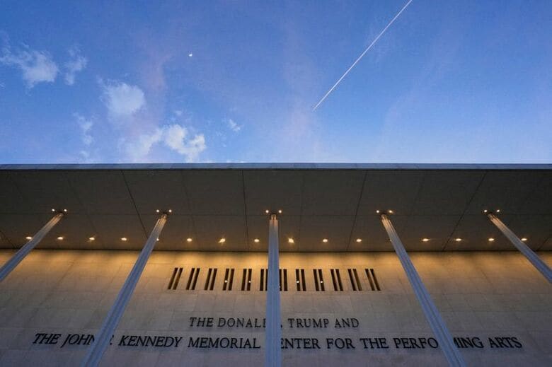 米ワシントンの文化施設「ケネディ・センター・フォー・ザ・パフォーミング・アーツ」。４月撮影。REUTERS/Ken Cedeno/File Photo