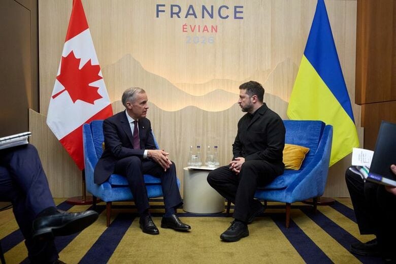 写真はカナダのカーニー首相とウクライナのゼレンスキー大統領。6月16日、フランスのエビアン・レ・バンで撮影。ウクライナ大統領府報道局提供。REUTERS