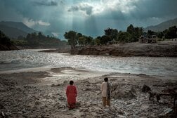 死者1280人、ヒマラヤの氷河崩壊が引き起こした「津波」──ネパールを襲った気候災害の正体