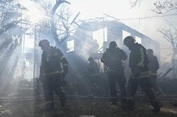 ロシアとウクライナが攻撃応酬、少なくとも13人死亡＝当局者