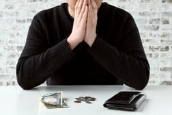 貧困が呼ぶ自己破産増加の深刻度