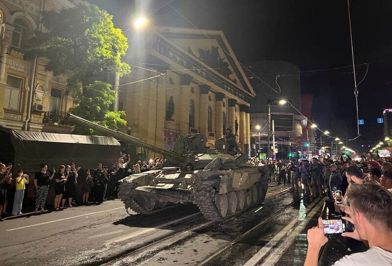 ロシアの民間軍事会社ワグネルの創設者エフゲニー・プリゴジン氏は24日、流血の事態を避けるためモスクワに向け進軍していたワグネル部隊に引き揚げを命じた。南部ロストフナドヌーで撮影（2023年　ロイター）