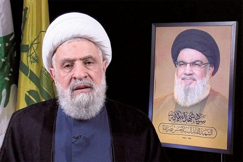 演説するヒズボラ新指導者のカセム　AL MANAR TVｰREUTERS TV