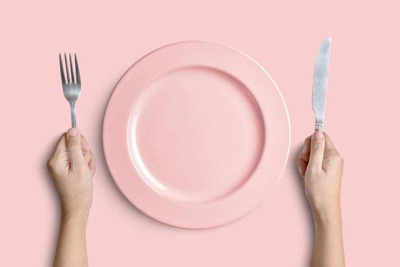 コロナ禍のなかで「1日ゼロ食」という人の数も増加している　Suradech14/iStock.