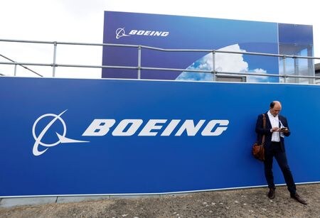 　米連邦航空局（ＦＡＡ）は２９日、ボーイングが提出した中型機「７８７ドリームライナー」納入再開に向けた検査・修正計画を承認した。関係者２人が明らかにした。英ファーンボローで２０日撮影（２０２２年　ロイター/PETER CZIBORRA）