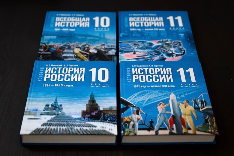 REUTERS/Shamil Zhumatov/Illustration