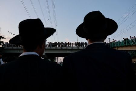 イスラエル軍は２１日、これまで兵役が免除されてきた超正統派ユダヤ教徒の神学生１０００人に召集令状を送付した。資料写真、１６日、ブネイブラクで撮影（２０２４年　ロイター/Ammar Awad）