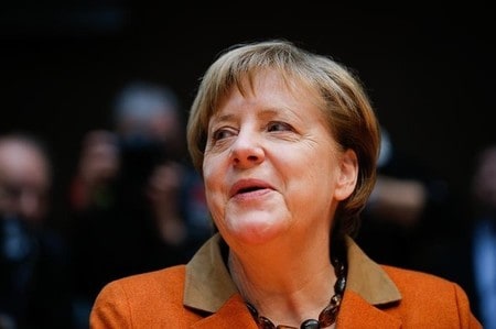 　２月１７日、ドイツのメルケル首相（写真）は、ＩＭＦのラガルド専務理事と２２日に会談する。ドイツ政府の報道官が発表した。１６日ベルリンで撮影（２０１７年　ロイター／Axel Schmidt）
