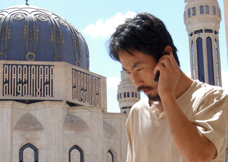 イラクやシリアの戦場を取材してきた安田純平氏（写真は2004年、バグダッド）　Thaer al-Sudani-REUTERS