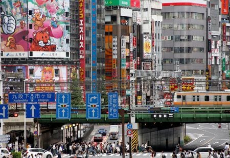 　連合は５日、２０２３年春闘の最終集計を公表し、基本給を底上げするベースアップ（ベア）と定期昇給を合わせた平均賃上げ率は前年比１．５１ポイント増の３．５８％で、伸び率は１９９３年以来の高水準となった。写真は都内で２０１６年９月撮影（２０２３年　ロイター/Kim Kyung-Hoon）