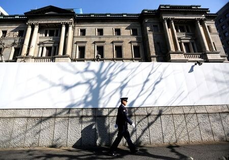 ３月２日、日銀が２日発表した「債券市場サーベイ」の２月調査によると、債券市場の機能度に対する市場参加者の見方を示す機能度判断ＤＩはマイナス２７となり、前回１１月調査から５ポイント改善した。日銀本店で２０１９年１月撮影（２０２０年　ロイター/Issei Kato）