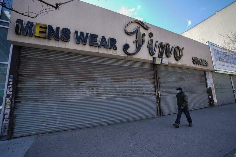 米ニューヨーク州のクオモ知事は16日、同州の新型コロナウイルス感染症による死者と入院者数がともに約1週間ぶりの水準に減少したと明らかにした。写真は4月15日、ニューヨーク・ハーレムで撮影（2020年　ロイター/Bryan R Smith）