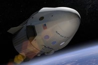 スペースXが開発中の有人宇宙船を公開　今年末にも宇宙飛行士を打ち上げへ