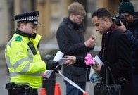 英国警察はなぜ丸腰？　ロンドンのテロ事件受けて変わるか？