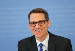 スイス中銀総裁、エネルギー価格高止まりに警戒　ＵＢＳ規制強化は擁護