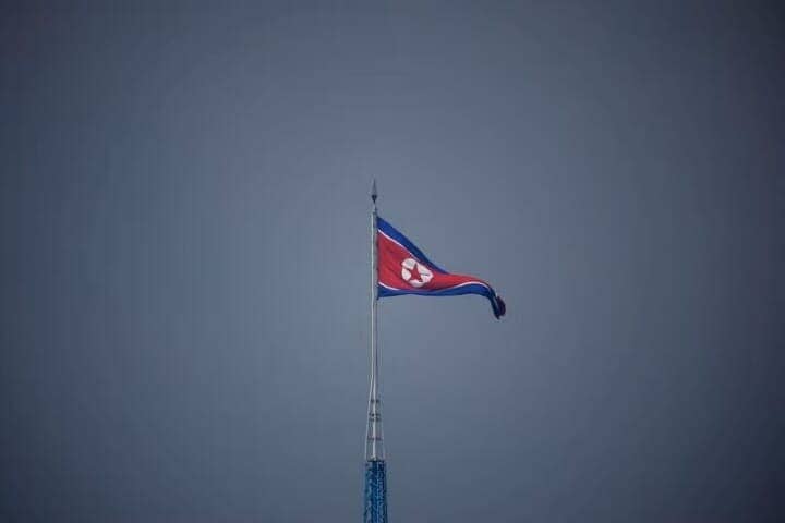 北朝鮮国防省は１１日、米原子力潜水艦の韓国寄港は重大な安全保障上の脅威と指摘し、北朝鮮軍は必要な行動を取る用意があると表明した。国営朝鮮中央通信（ＫＣＮＡ）が伝えた。２０２２年７月、板門店周辺で代表撮影（２０２５年　ロイター）