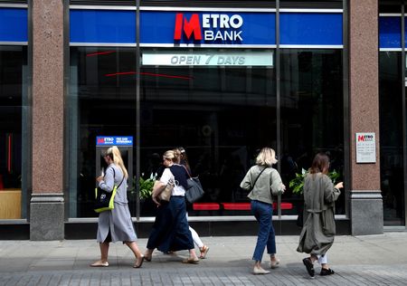 　経営不振に陥っている英銀行メトロ・バンクは８日、３億２５００万ポンド（３億９６５０万ドル）の増資と６億ポンドの債務借り換えを発表した。ロンドンで２０１９年５月撮影（２０２３年　ロイター／Hannah McKay）