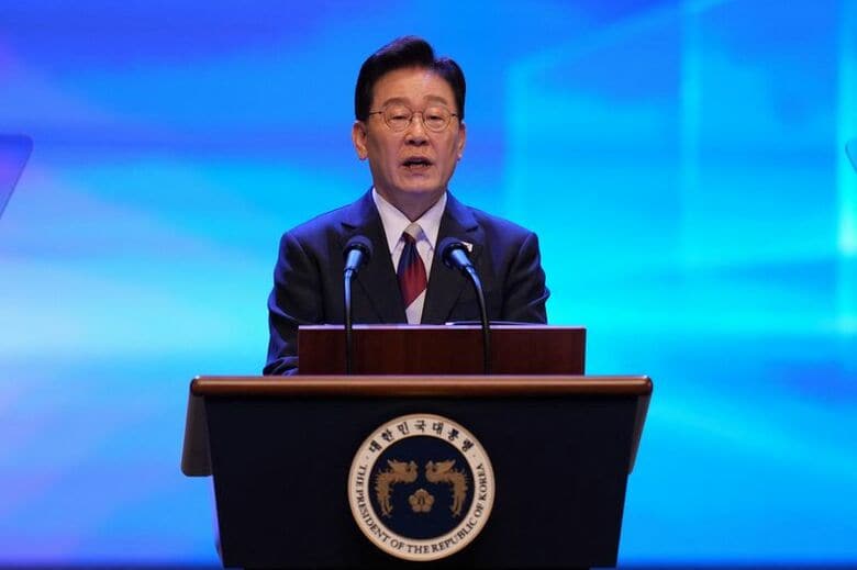 15日、ソウルで開催された式典で演説する韓国の李在明大統領。代表撮影。REUTERS