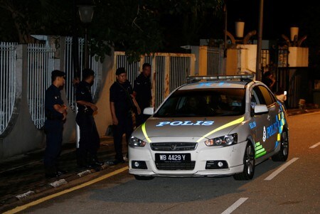 　５月１７日、マレーシア警察当局は、政府系ファンド「ワン・マレーシア・デベロップメント（１ＭＤＢ）」を巡る汚職疑惑捜査に絡み、ナジブ前首相の自宅や関係先を捜索した。１６日撮影（２０１８年　ロイター/Lai Seng Sin）