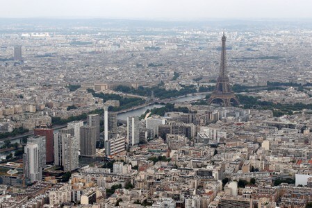 フランス銀行（中央銀行）は１２日、同国の第４・四半期の経済成長率が０．２％になるとの見通しを示した。パリで７月撮影（２０１９年　ロイター/PHILIPPE WOJAZER）
