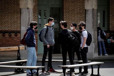 　５月２５日　欧州諸国は子どもへの新型コロナウイルスワクチンの接種の是非やその時期について決めかねている。写真は５月３日、フランスのパリで撮影（２０２１年　ロイター/Benoit Tessier）