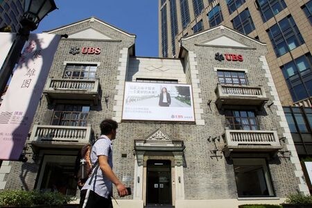 　中国の大手企業の間で、店舗を一時閉鎖したり、社員に在宅勤務を指示したりする動きが出ている。湖北省武漢市で発生した新型コロナウイルスによる肺炎の感染が拡大していることを受けた措置。写真は上海にあるスイスの銀行大手ＵＢＳのビル。昨年撮影（２０２０年　ロイター）