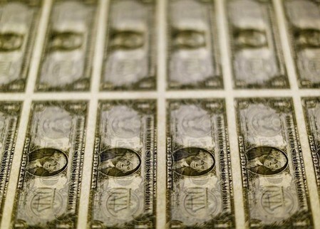 　４月２３日、ニューヨーク外為市場では、米１０年債利回りが心理的な節目となる３％に迫る水準に上昇したことで、ドル指数が４カ月ぶり高値に上昇した。米財務省造幣局で２０１４年１１月撮影（２０１８年　ロイター/Gary Cameron/File Photo）