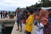 スマトラ島の観光地で客船沈没、行方不明者多数　インドネシア、船舶事故が多発する事情とは