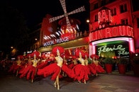 ついに完全復活...パリの名物キャバレー「ムーラン・ルージュ」で歓喜の声